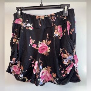 white birch Black Floral Elastic Waist Shorts - Pink Rose Print